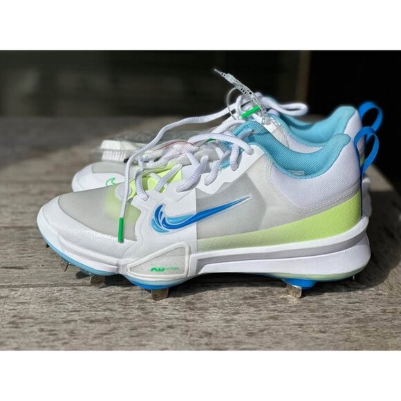 Athletic_Shoes